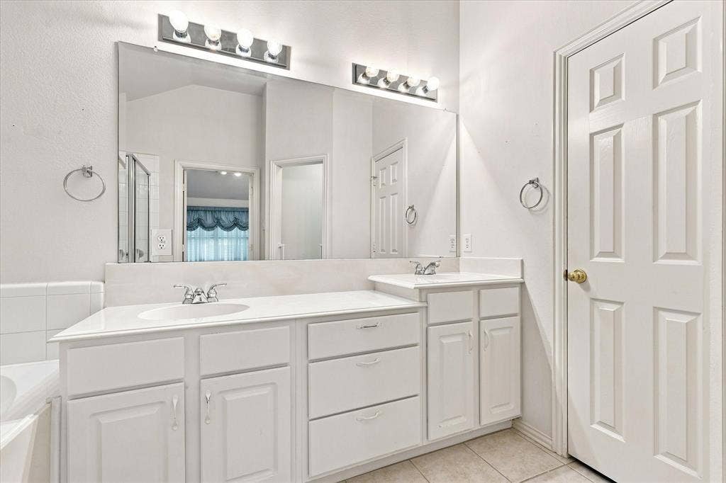 2806 Warwick Drive, Corinth, TX 76210