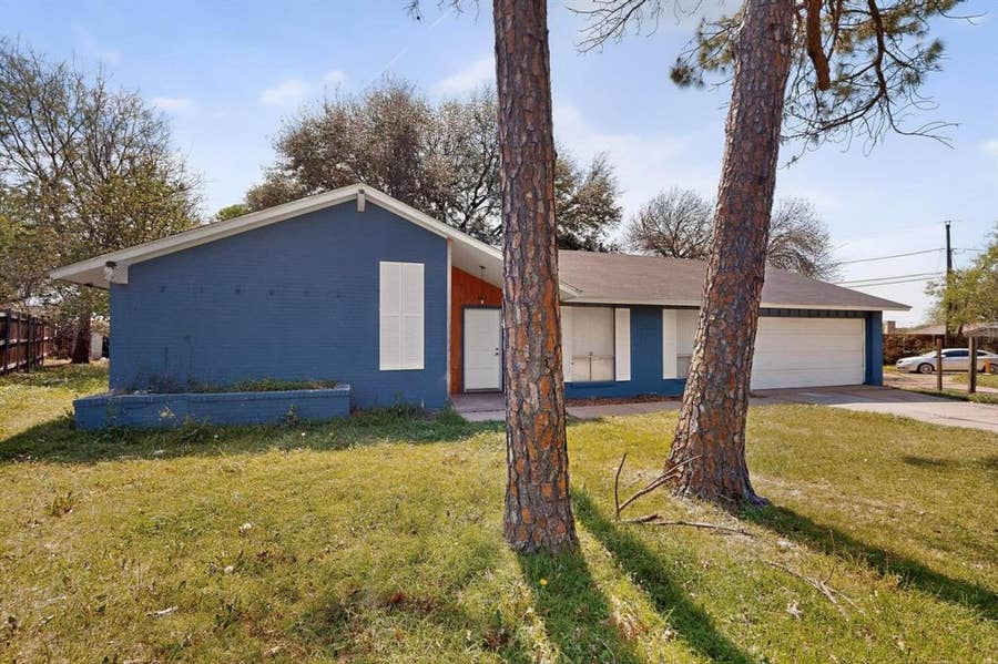 Property photo for 400 Casa Bello Court, Irving, TX