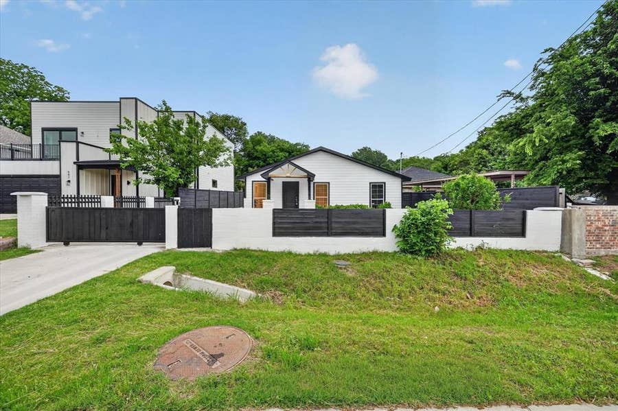 Property photo for 538 Pemberton Hill Road, Dallas, TX