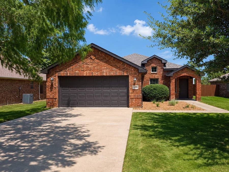 Property photo for 7322 Mistletoe Trail, Granbury, TX
