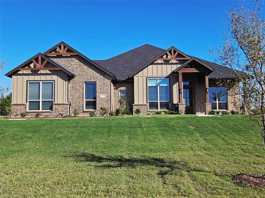 Property photo for 6841 Southrock Drive, Midlothian, TX