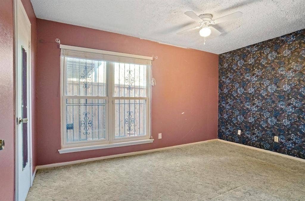 12502 Burninglog Lane, Dallas, TX 75243 Ceiling fan with integrated light fixture