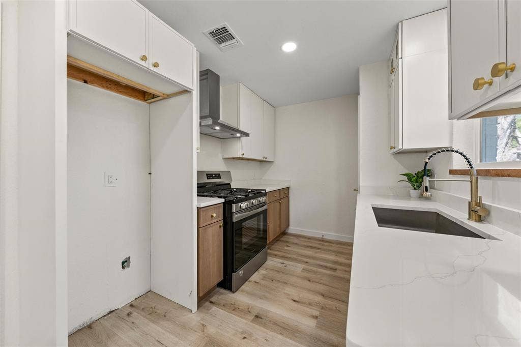 412 Dixon Street, Hewitt, TX 76643