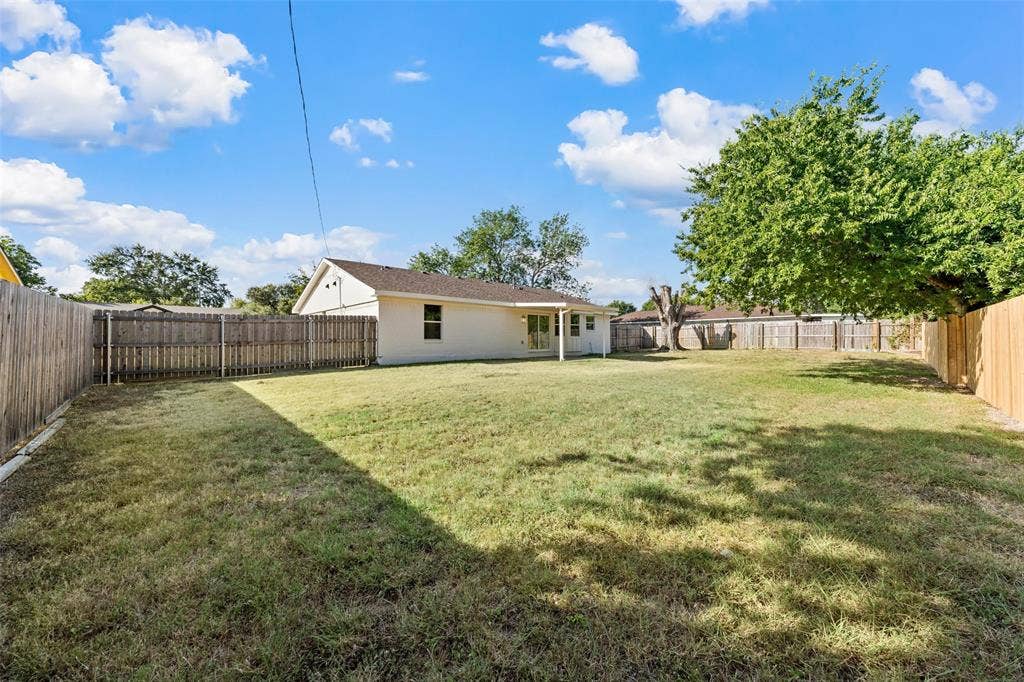 412 Dixon Street, Hewitt, TX 76643