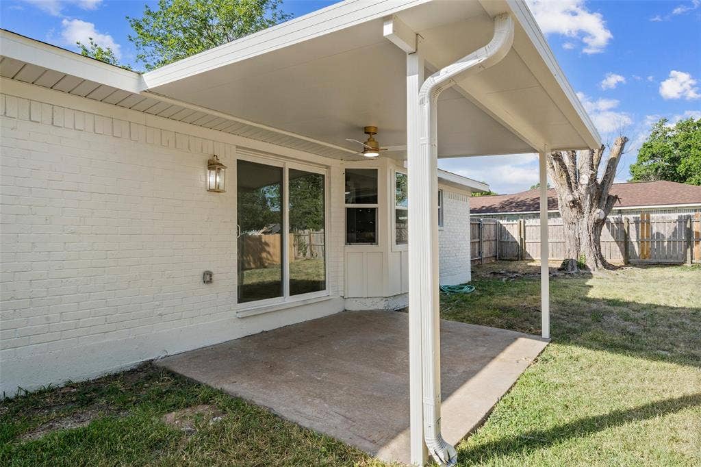 412 Dixon Street, Hewitt, TX 76643
