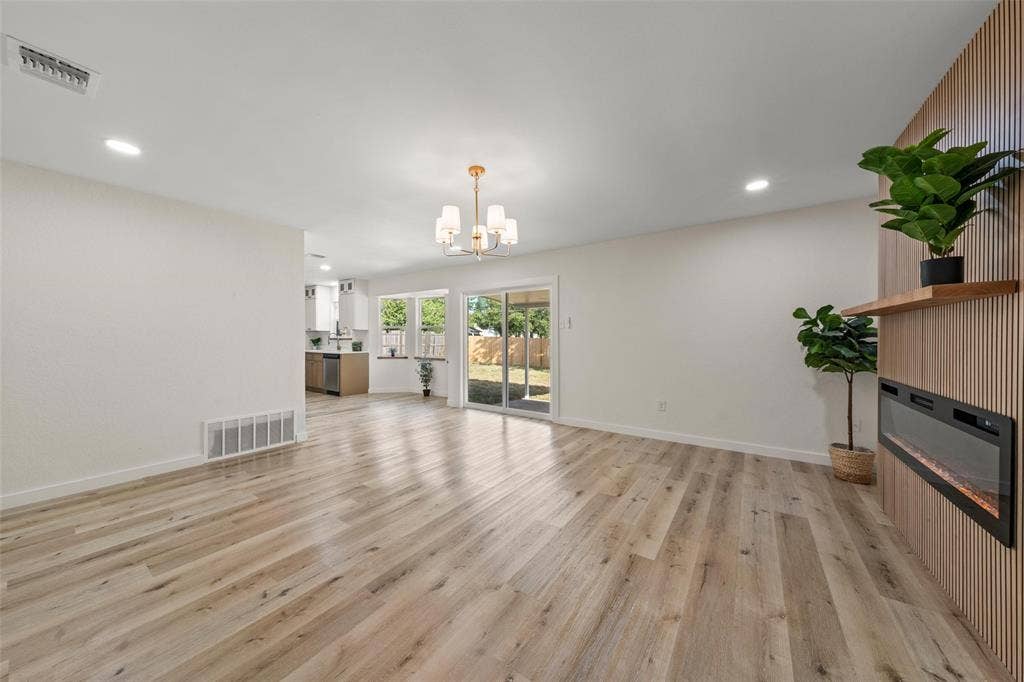 412 Dixon Street, Hewitt, TX 76643