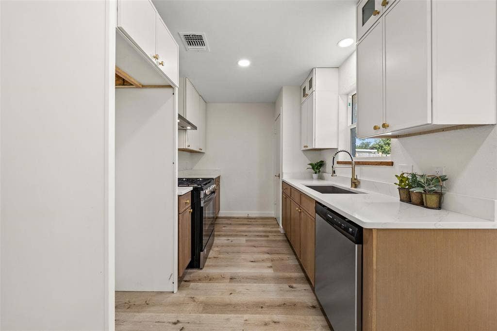 412 Dixon Street, Hewitt, TX 76643