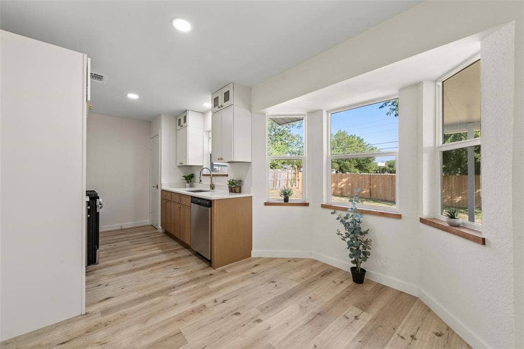 412 Dixon Street, Hewitt, TX 76643