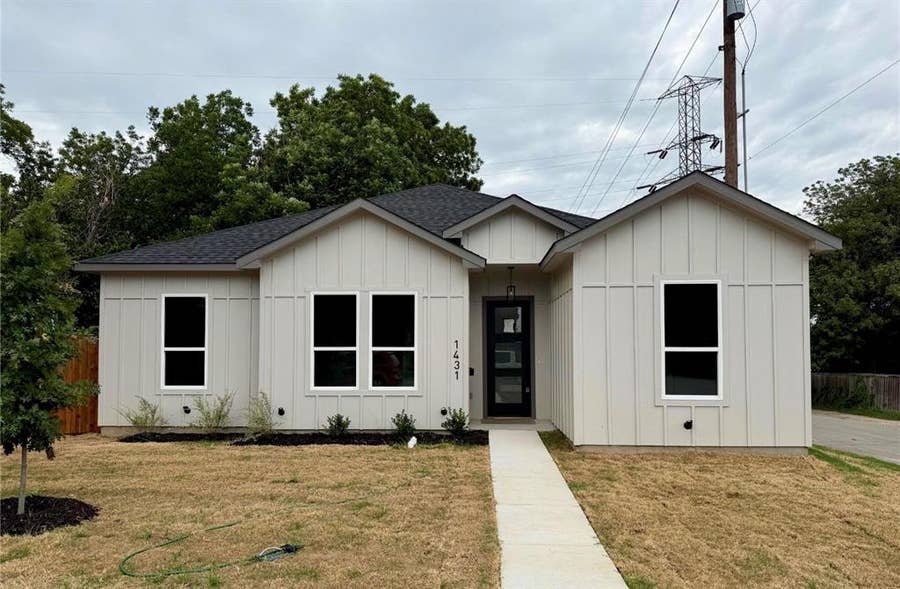 Property photo for 1431 Presidio Avenue, Dallas, TX