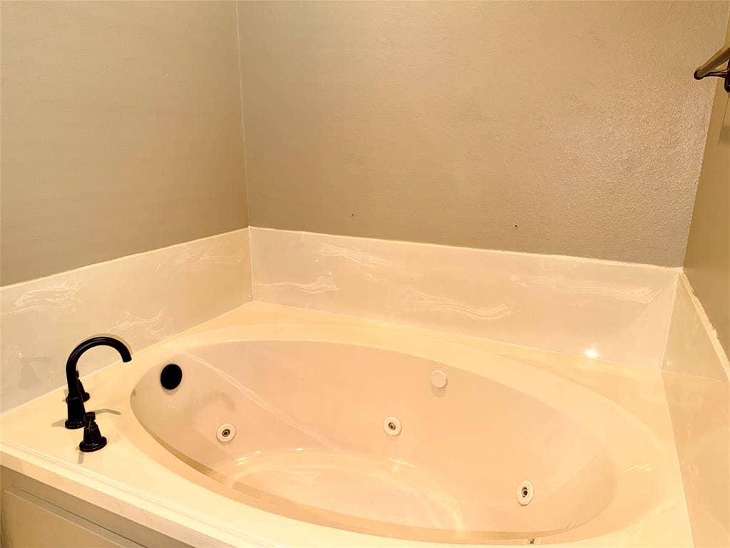 12881 Winding Oak, Lindale, TX 75771