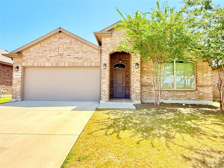 Property photo for 16004 Farringdon Street, Fort Worth, TX