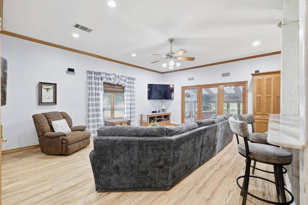 2309 Hillview Drive, Krum, TX 76249