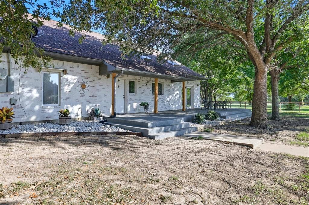 2309 Hillview Drive, Krum, TX 76249