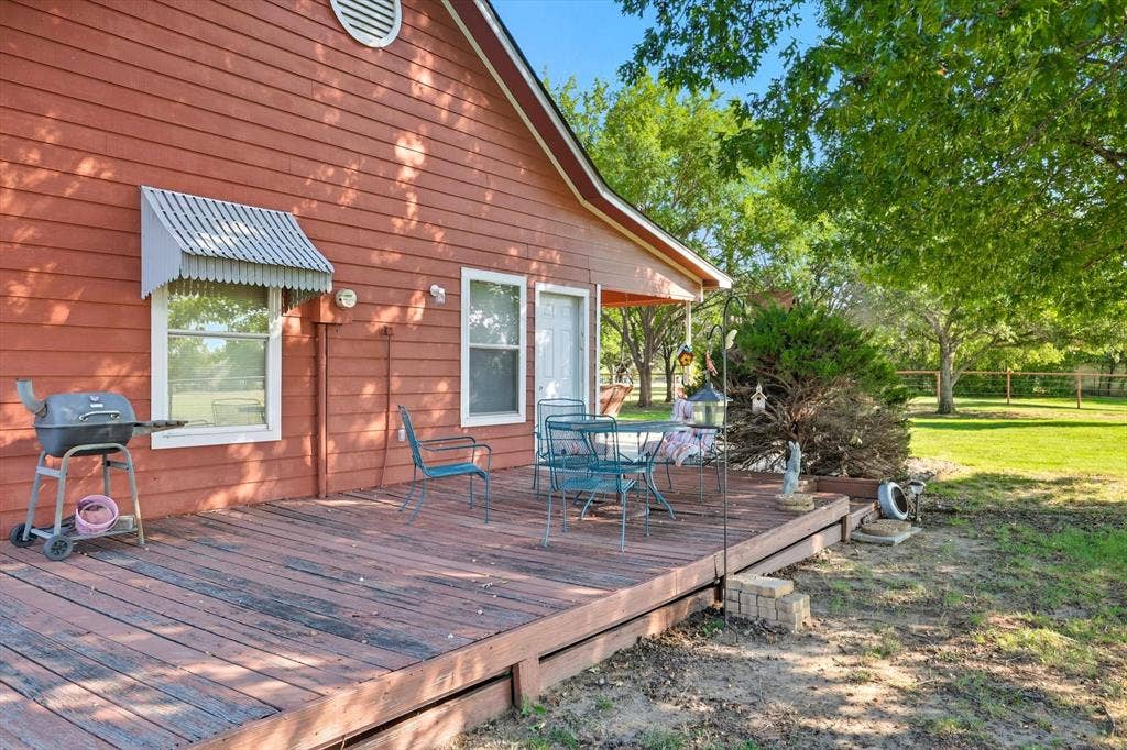 2309 Hillview Drive, Krum, TX 76249
