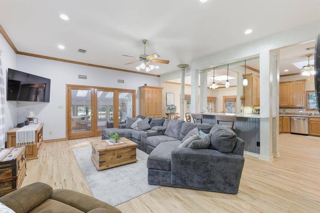 2309 Hillview Drive, Krum, TX 76249