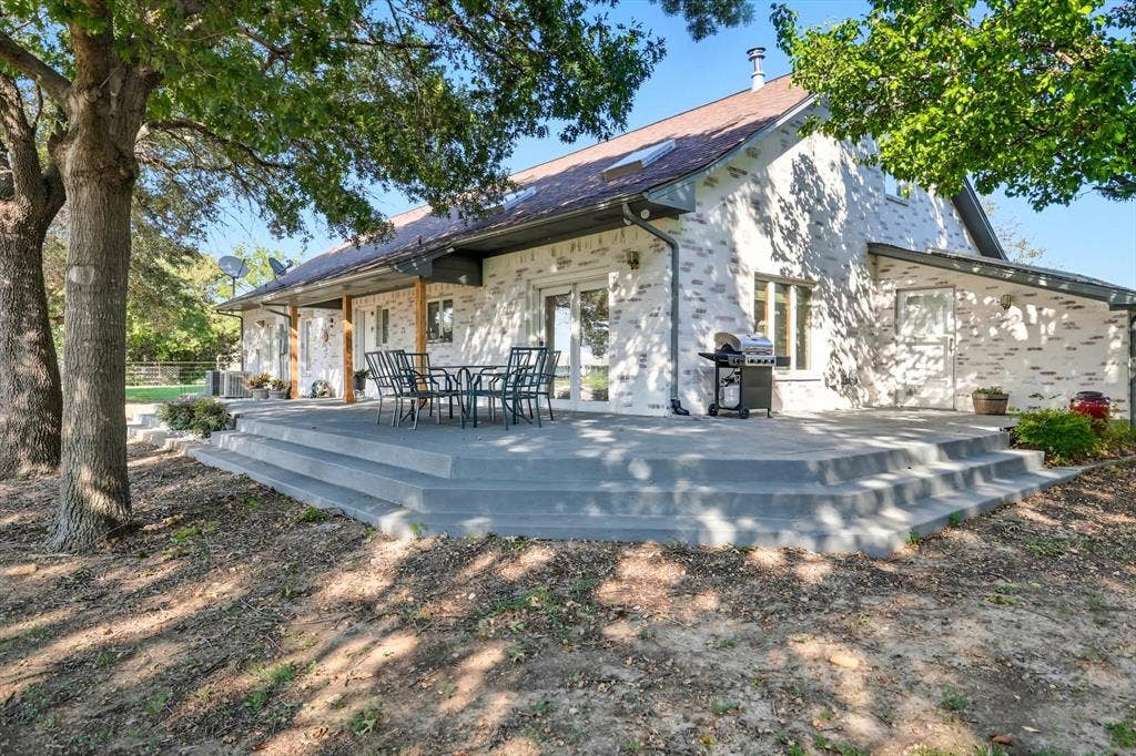 2309 Hillview Drive, Krum, TX 76249