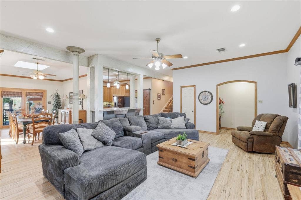 2309 Hillview Drive, Krum, TX 76249