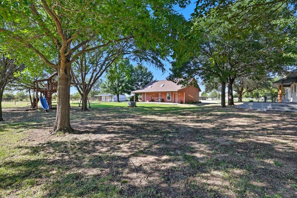 2309 Hillview Drive, Krum, TX 76249