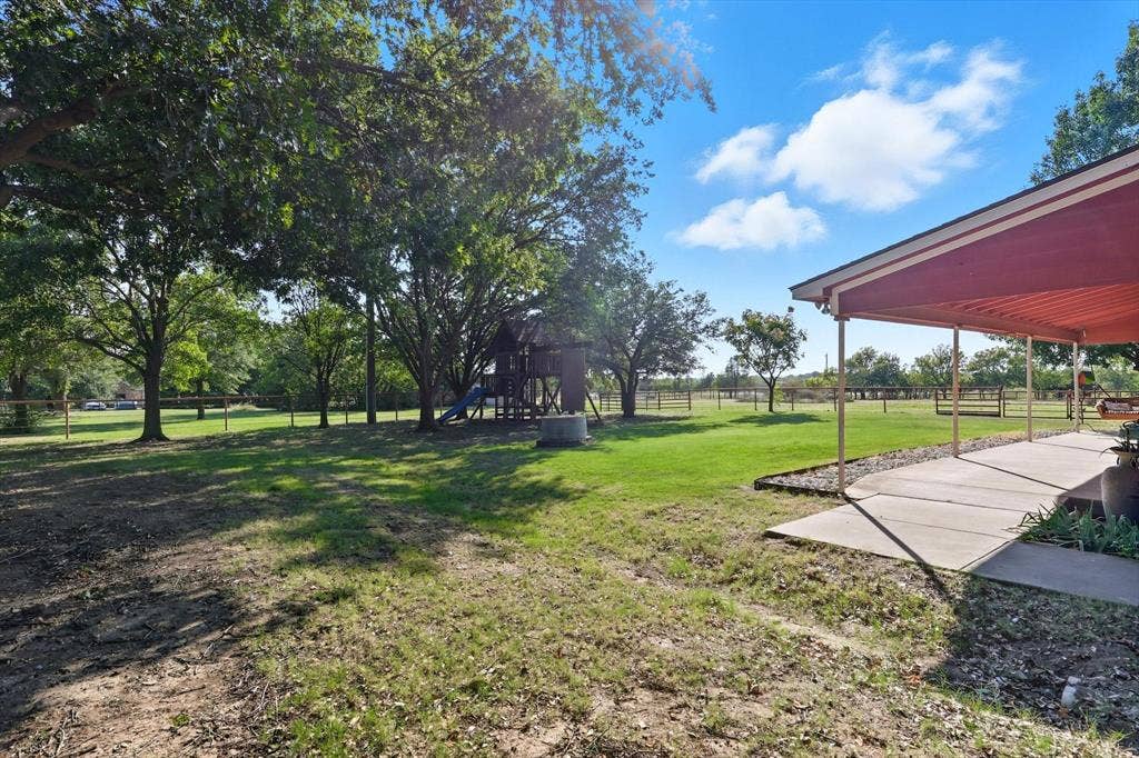2309 Hillview Drive, Krum, TX 76249