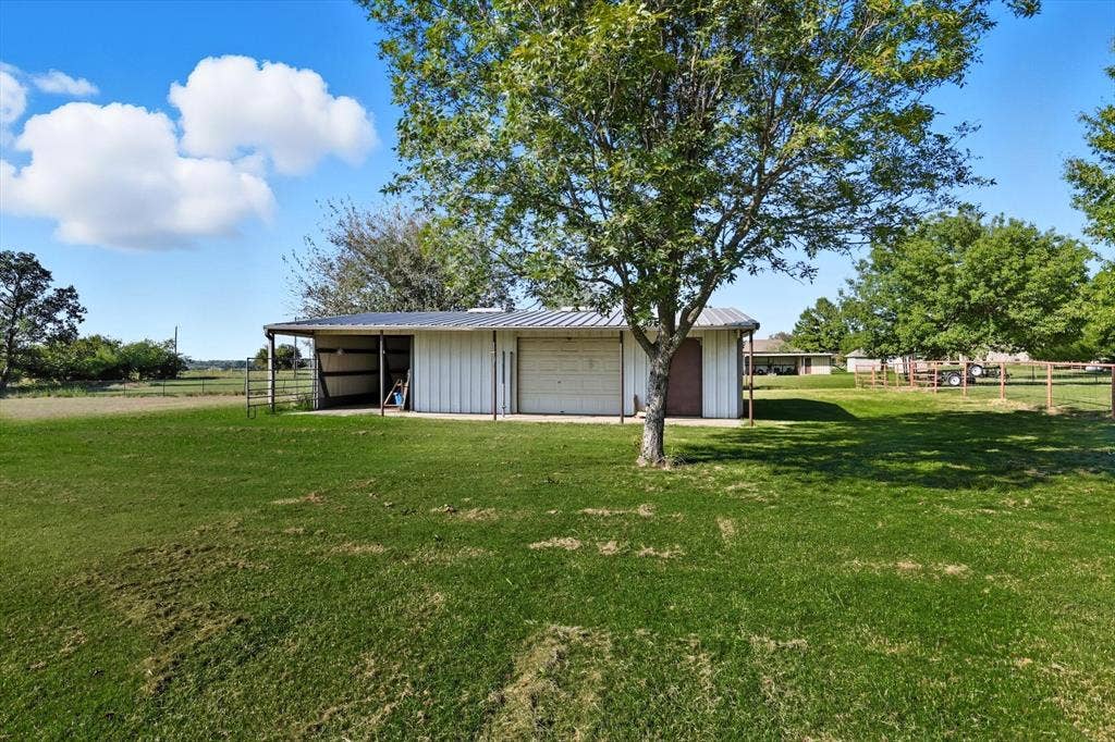 2309 Hillview Drive, Krum, TX 76249