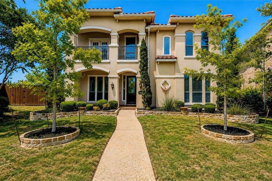 Property photo for 2043 Loma Alta Drive, Irving, TX