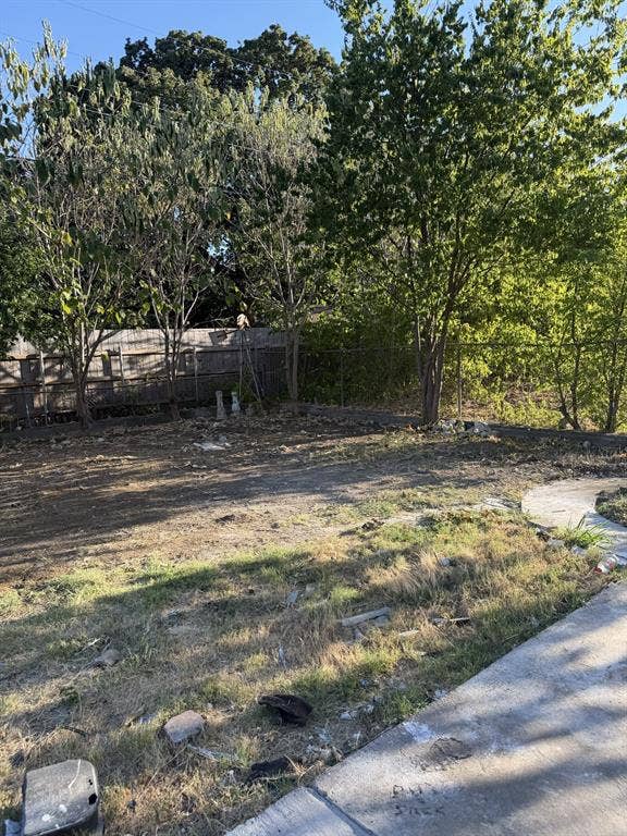 806 S Atkerson Lane, Euless, TX 76040 Fenced back yard with mature trees