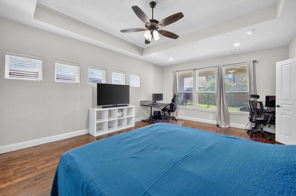 316 Jernigan Drive, Euless, TX 76040 Tray ceiling with recessed lighting