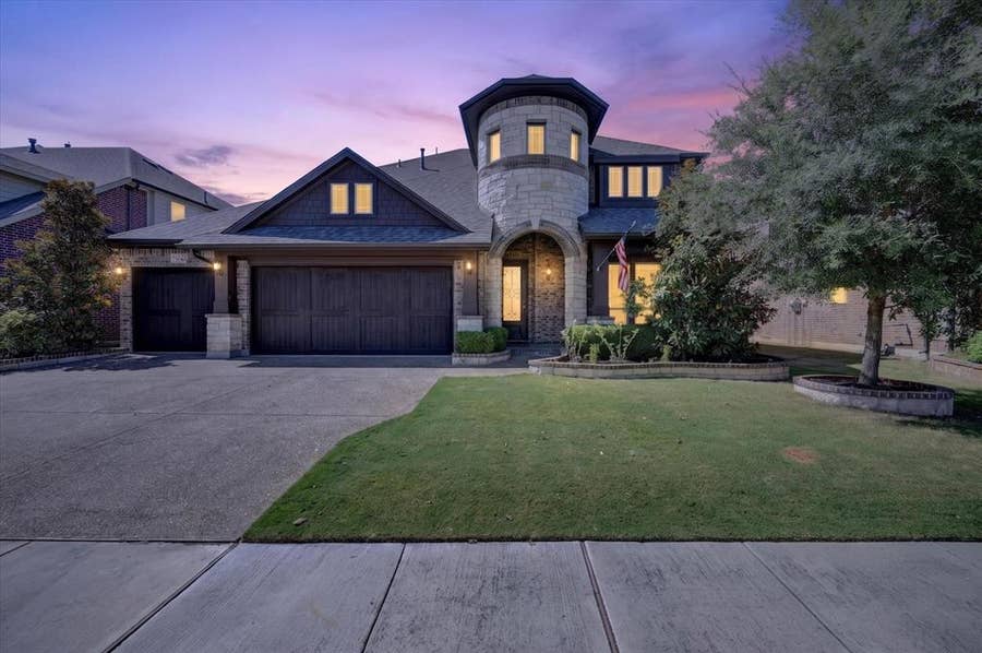 Property photo for 316 Jernigan Drive, Euless, TX