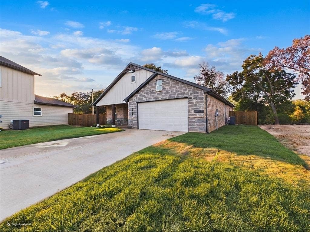 1202 Phoenix Drive, Athens, TX 75751 1202 Phoenix Drive, Athens, TX 75751