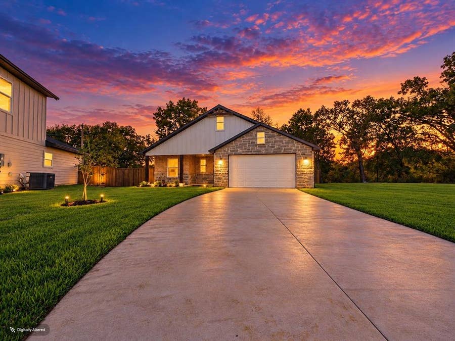 Property photo for 1202 Phoenix Drive, Athens, TX