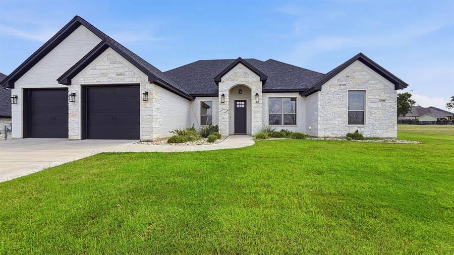 Property photo for 3709 Tremont Lane, Granbury, TX