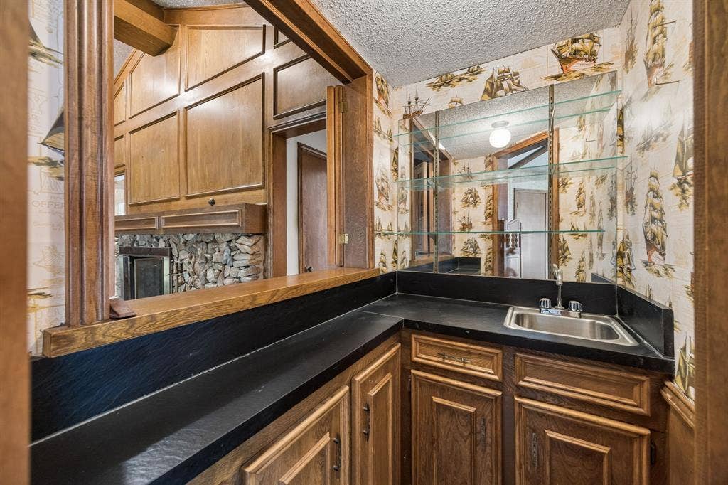 6017 Timber Creek Lane, Dallas, TX 75248 6017 Timber Creek Lane, Dallas, TX 75248