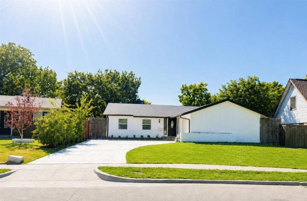 4142 Victoria Street, Irving, TX 75062 4142 Victoria Street, Irving, TX 75062