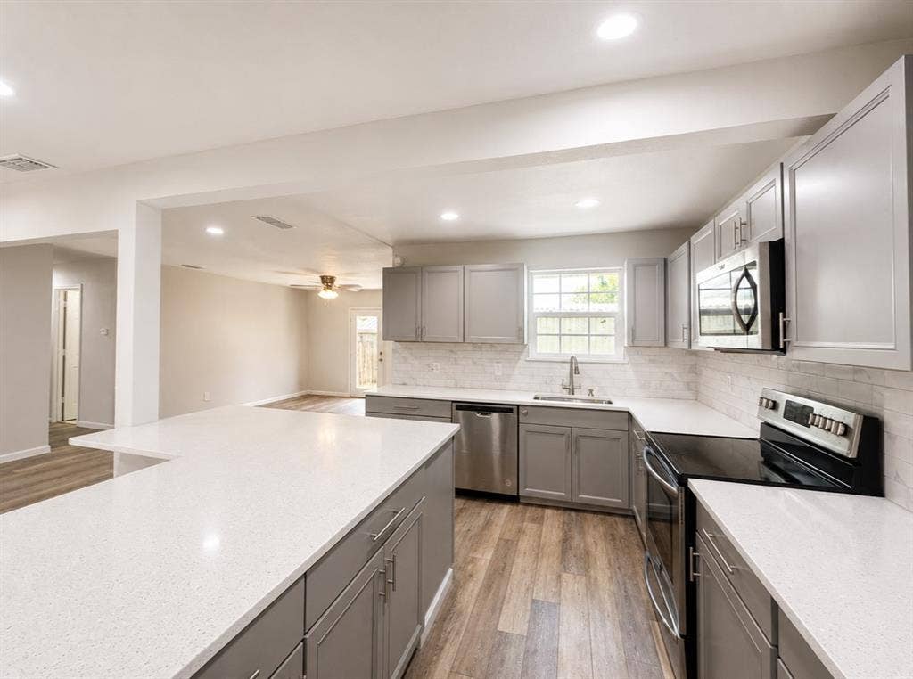 4142 Victoria Street, Irving, TX 75062 4142 Victoria Street, Irving, TX 75062