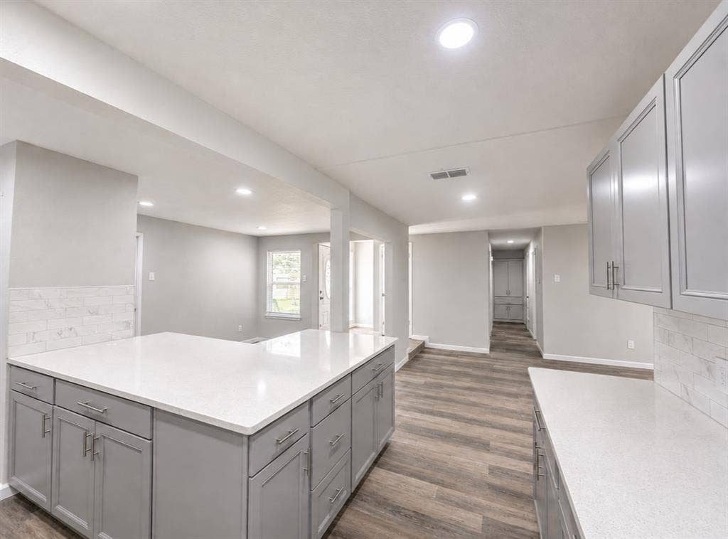 4142 Victoria Street, Irving, TX 75062 4142 Victoria Street, Irving, TX 75062