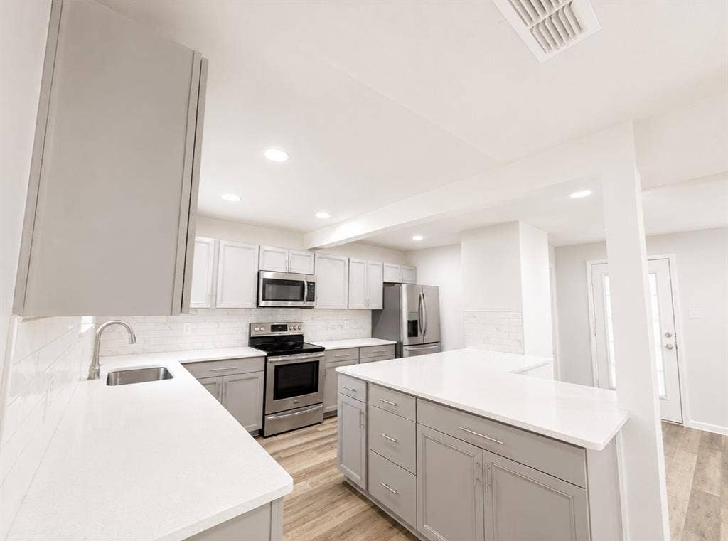 4142 Victoria Street, Irving, TX 75062 4142 Victoria Street, Irving, TX 75062