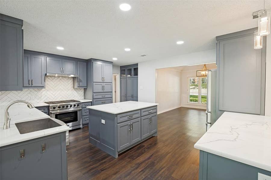 Property photo for 805 Crowley Road, Arlington, TX