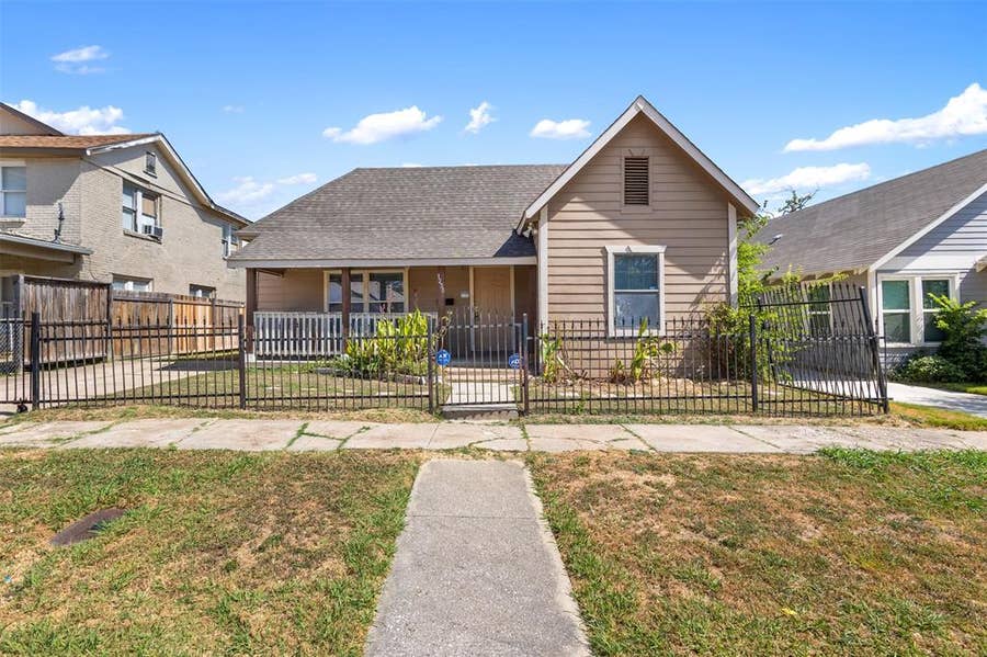 Property photo for 1235 E Leuda Street, Fort Worth, TX
