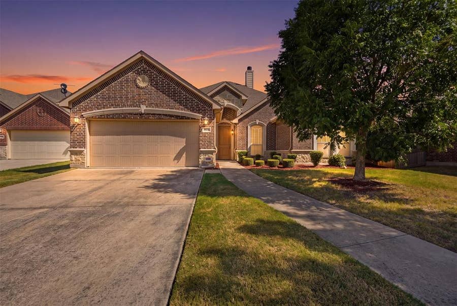 Property photo for 2333 Los Olivos Lane, Fort Worth, TX
