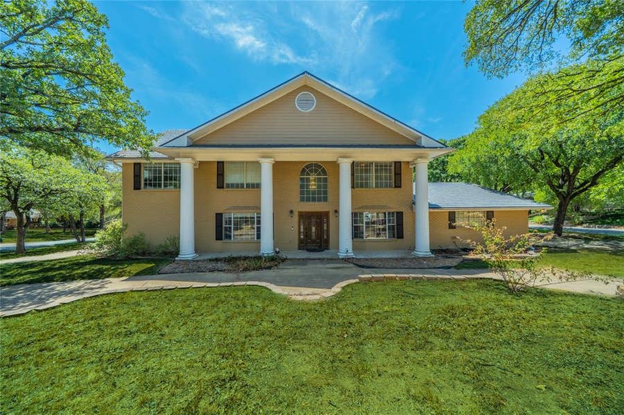 Property photo for 1202 Driftwood Drive, Euless, TX