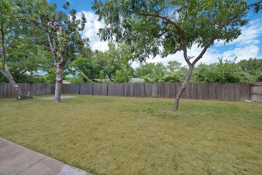 2505 Hollywood Drive, Arlington, TX 76013 2505 Hollywood Drive, Arlington, TX 76013