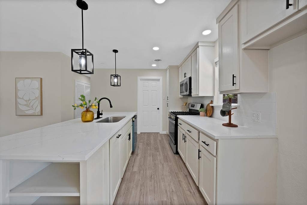 2505 Hollywood Drive, Arlington, TX 76013 2505 Hollywood Drive, Arlington, TX 76013