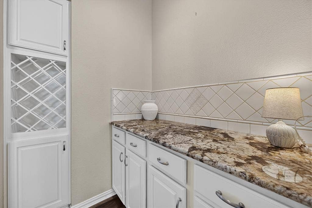 10307 Perkins Drive, Irving, TX 75063 10307 Perkins Drive, Irving, TX 75063