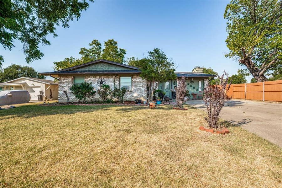 Property photo for 3802 Yellowstone Street, Irving, TX