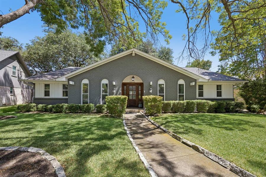 Property photo for 9435 Hunters Creek Drive, Dallas, TX