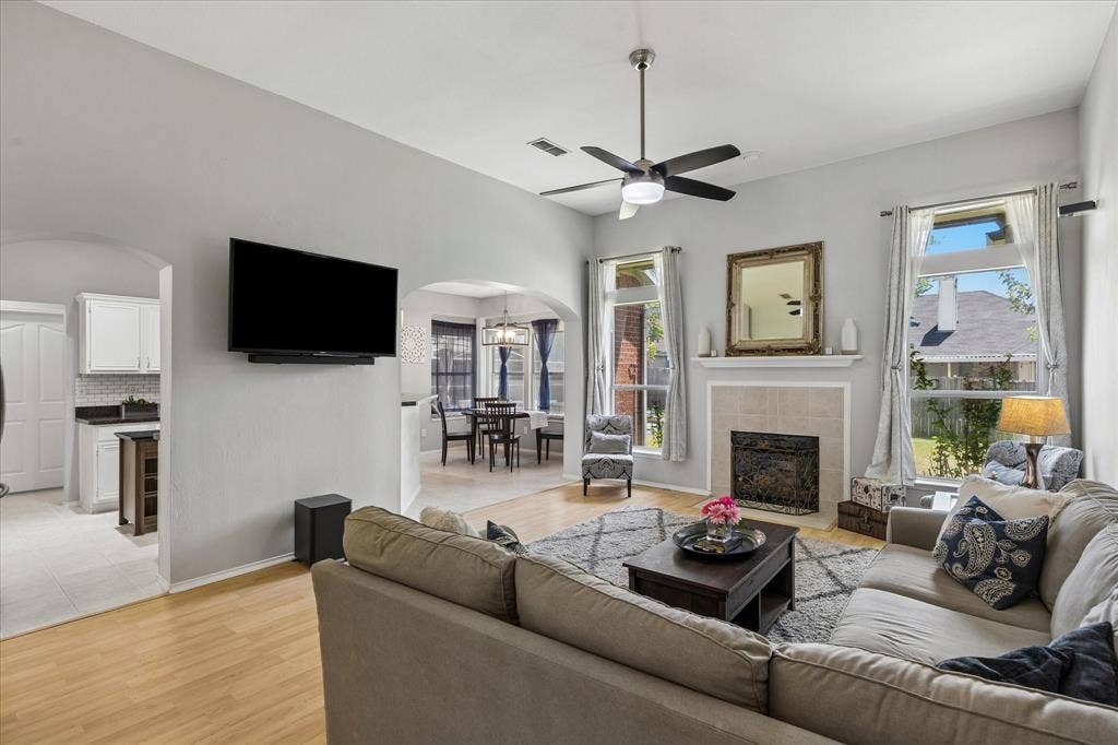 5948 Hillview Drive, Watauga, TX 76148 5948 Hillview Drive, Watauga, TX 76148