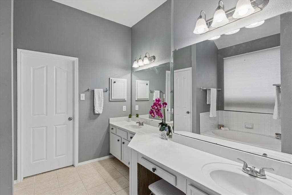 5948 Hillview Drive, Watauga, TX 76148 5948 Hillview Drive, Watauga, TX 76148