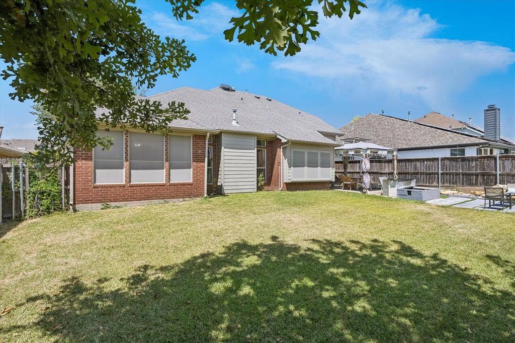 5948 Hillview Drive, Watauga, TX 76148 5948 Hillview Drive, Watauga, TX 76148