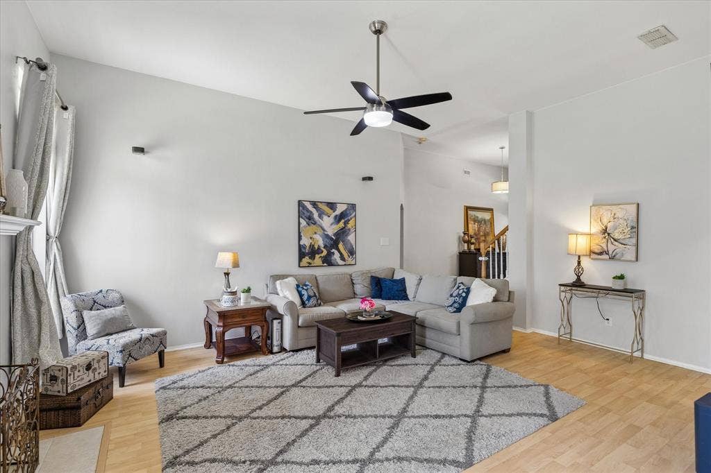 5948 Hillview Drive, Watauga, TX 76148 5948 Hillview Drive, Watauga, TX 76148