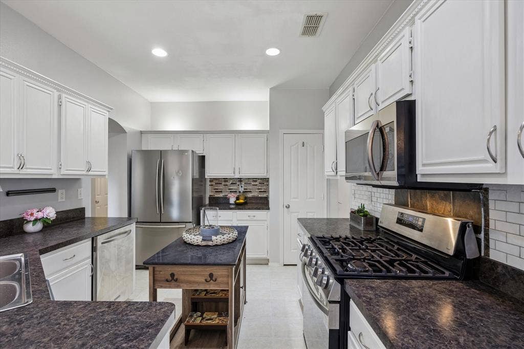 5948 Hillview Drive, Watauga, TX 76148 5948 Hillview Drive, Watauga, TX 76148